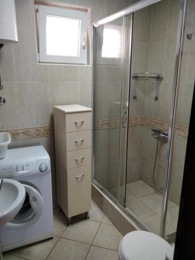 Apartmani Petrovac Na Moru Esterno foto